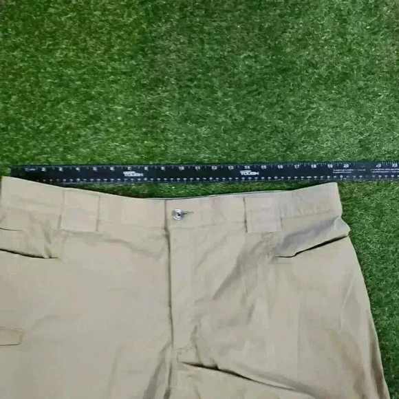 Duluth Trading Flex Dry On The Fly Cargo Shorts Men's Size 40 Beige 9" Inseam - Picture 10 of 11